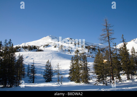 Rauris Autriche Janvier l'UE à la recherche jusqu'à la pointe des Reibrachkopf au-dessus les principales pistes de cette région des Alpes autrichiennes Banque D'Images