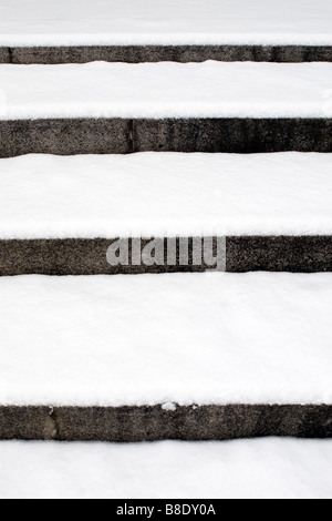 Vue détaillée de la rue des escaliers couverts de neige. Banque D'Images