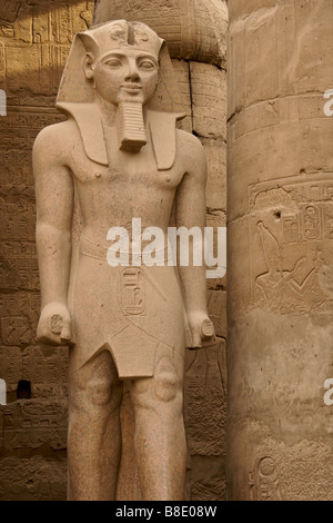 Statue de pharaon au temple de Louxor, Louxor, Egypte Banque D'Images