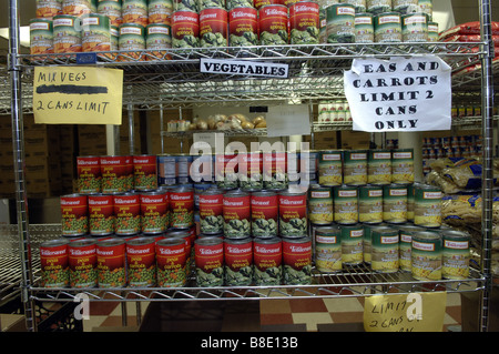 Épicerie à la banque alimentaire de NYC Food Pantry dans le quartier de Harlem, New York Banque D'Images