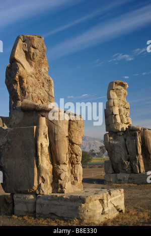 Colosses de Memnon, Cisjordanie, Luxor, Egypte Banque D'Images