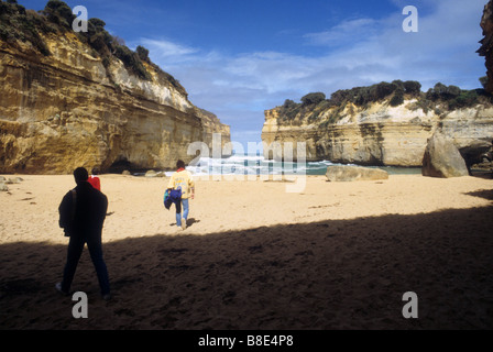 L'un sur beaucoup de ces petites criques de plage dans le domaine de l'Apôtre 12 Great Ocean Road près de Melbourne, Australie Banque D'Images