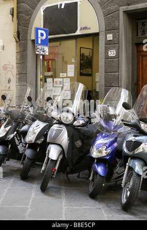 Parking Scooter, Florence, Toscane, Italie Banque D'Images