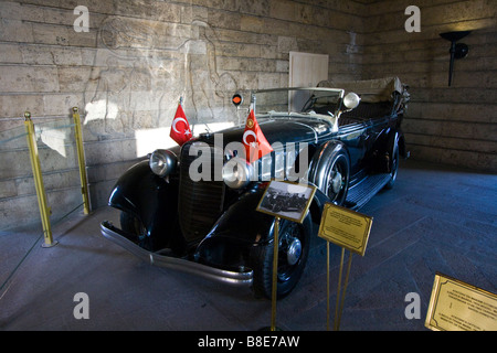 Cérémonie d'Ataturk Lincoln Voiture modèle 1934 à l'Anit Kabir commémoratif et tombeau d'Ataturk en Turquie Ankara Banque D'Images