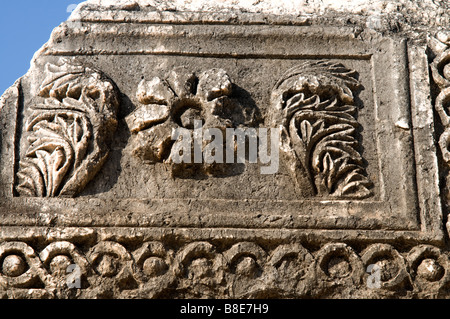 Ornements sculptés décoratifs à synagogue avec les thèmes bibliques Banque D'Images