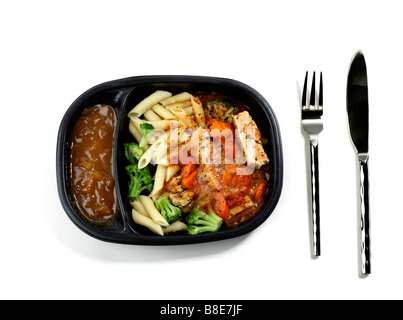 Poulet congelé et cuit le dîner de pâtes Banque D'Images