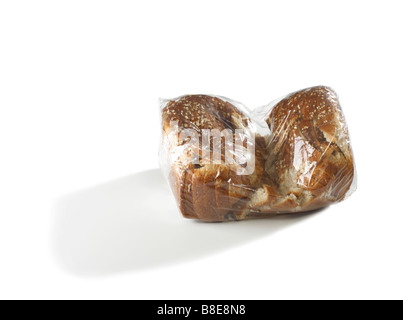 Miche de pain en tranches concassée emballé dans du plastique Banque D'Images