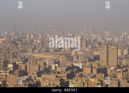 Le Caire, Égypte. Un matin tôt voir de la ville polluée de la Citadelle. Banque D'Images