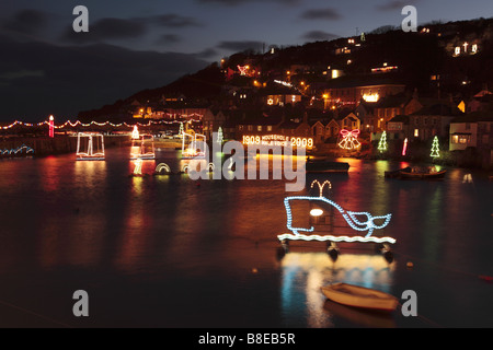 Lumières de Noël mousehole Cornwall Banque D'Images