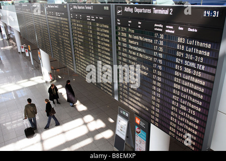 Horaires de départ et d'arrivée à l'aéroport de Munich, Allemagne Banque D'Images