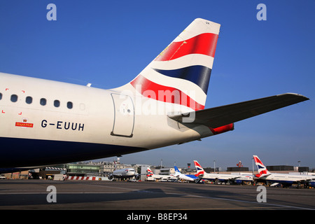 Queue d'un avion avec le logo de British Airways, Heathrow, Londres, Grande-Bretagne Banque D'Images