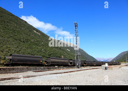 Train de charbon Rail Kiwi,Arthurs Pass, Canterbury, île du Sud, Nouvelle-Zélande Banque D'Images