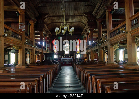 L'allée menant de l'entrée de l'autel, la cathédrale St Jean, St John's, Antigua iles Banque D'Images