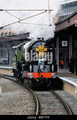 Une classe A1 au poivre locomotive à vapeur dans la livrée de S.A.R. le Prince Charles à la gare de York avant de tirer le Royal Trai Banque D'Images