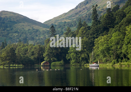 Tôt le matin sur Ullswater à Glenridding Banque D'Images