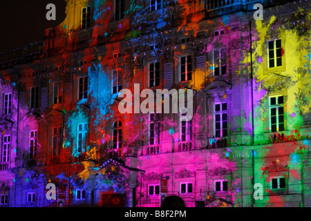 Projection de peinture sur l'enfant, Palais des Beaux Arts dans le cadre de Fete des Lumieres Lyon France Banque D'Images