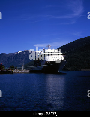 Bateau de croisière Jewell de la mer amarré au Flam Flam, Flamsdalen Aurlandsfjorden Vestlandet Vallée, Norvège Banque D'Images