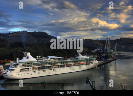 Rhapsody of the Seas, un paquebot de croisière au port Banque D'Images