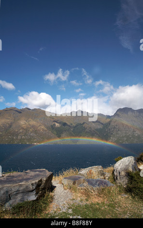 Pot d'or Arc en ciel et une moitié au escalier diables, île du Sud, Nouvelle-Zélande en janvier Banque D'Images