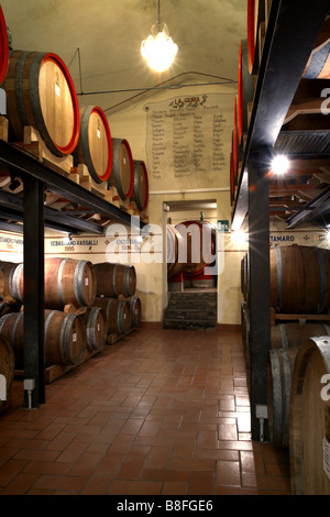 Fattoria dei Barbi Cave à vin, Montalcino, Toscane, Italie Banque D'Images