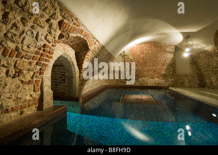 Hotel Stary Cracovie Pologne rue Szczepanska sporrt et centre de santé Banque D'Images