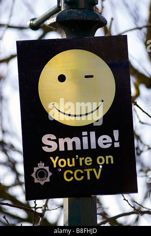 Souriez VOUS ÊTES SUR CCTV Sign warning de la vidéo-surveillance Banque D'Images