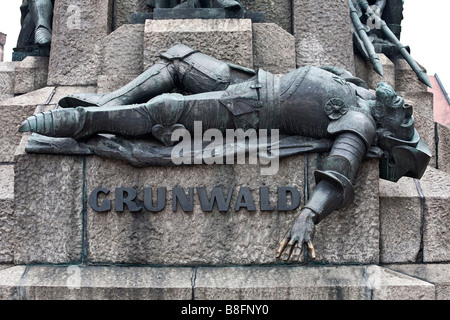 Base du Monument Grunwald montrant le passé Ulrich von Jungingen. Cracovie, Pologne Banque D'Images