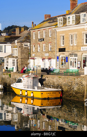 Bateaux dans le port de Newquay Cornwall England Banque D'Images