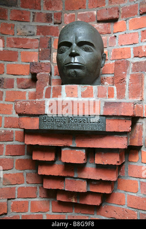 Ludwig Roselius Begruender der Boettcherstrasse Bremen Plastik von Bernhard Hoettger in der Boettcherstrasse Bremen Banque D'Images