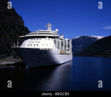 Bateau de croisière Jewell de la mer amarré au Flam Flam, Flamsdalen Aurlandsfjorden Vestlandet Vallée, Norvège Banque D'Images