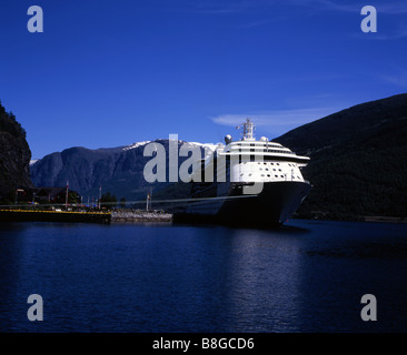 Bateau de croisière Jewell de la mer amarré au Flam Flam, Flamsdalen Aurlandsfjorden Vestlandet Vallée, Norvège Banque D'Images