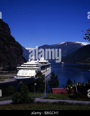 Bateau de croisière Jewell de la mer amarré au Flam Flam, Flamsdalen Aurlandsfjorden Vestlandet Vallée, Norvège Banque D'Images