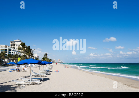 La plage de Fort Lauderdale avec Trump hotel derrière, Gold Coast, Florida, USA Banque D'Images