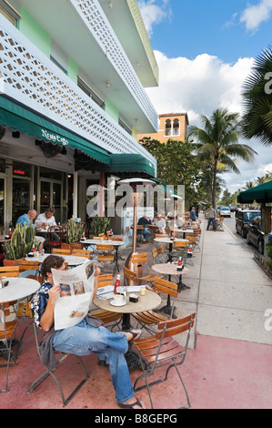 Cafe Bar sur Ocean Drive dans le quartier Art déco, South Beach, Miami Beach, Gold Coast, Florida, USA Banque D'Images