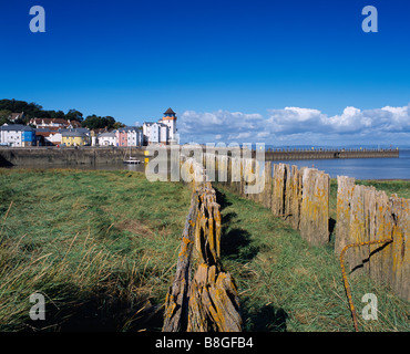 L'entrée de la marina de Portishead Quays depuis l'ancienne jetée de l'estuaire de Severn, Portishead, Somerset. Banque D'Images