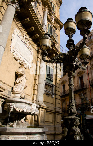 Quattro Canti majestueux sur le Corso Vittorio Emanuele, Palermo, Sicily, Italy, Europe Banque D'Images