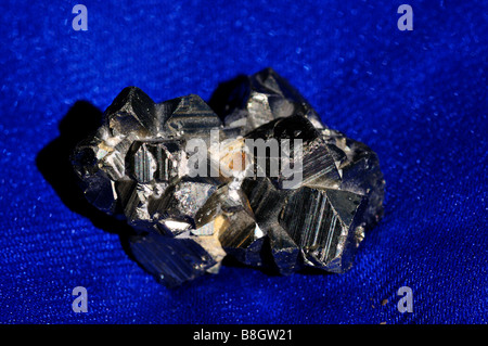 Cristaux de pyrite. Banque D'Images