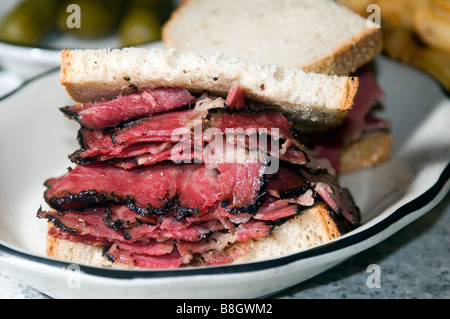 Pain de seigle sandwich au pastrami kasher delicatessen juif new york Banque D'Images