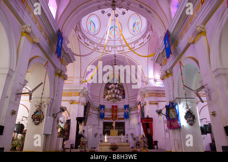 Pondicherry Inde église notre dame de l'immaculée conception intérieur Banque D'Images