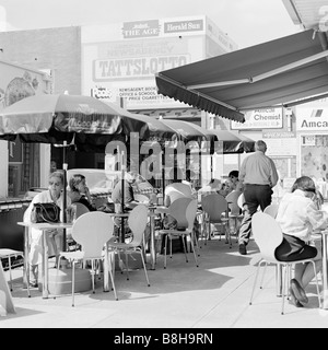 Café en plein air dans la région de Camberwell banlieue de Melbourne Australie Victoria Banque D'Images