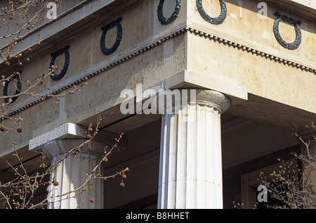 Détail de portique de l'église Saint John's, Waterloo Road, Londres. Banque D'Images