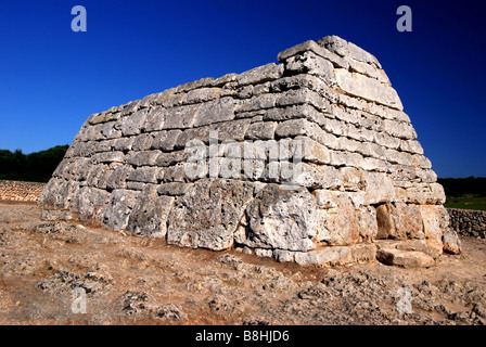 Naveta des Tudons Talaiot sépulture préhistorique culture Minorque Île Baléares Espagne Banque D'Images