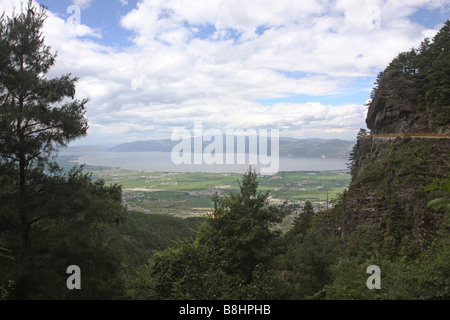 Vue sur le Lac Erhai de Cangshan Mountain, Dali, Chine Banque D'Images