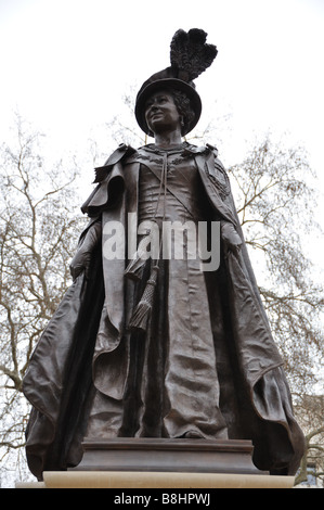 La reine Elizabeth la reine mère Statue. Le Mall, Londres, Angleterre. Banque D'Images