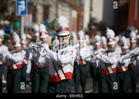 Les participants, les spectateurs et les personnages et les spectateurs du défilé de la St Patricks Day Parade, Dublin, Irlande Banque D'Images