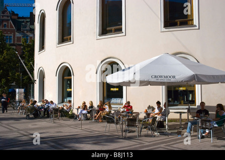 Café à l'extérieur de la Svenska teatern le théâtre de langue suédoise en Finlande Helsinki Mannerheimintie le long de l'Europe Banque D'Images