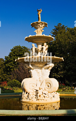 Sculptures de Melbourne / Exposition Fontaine est situé dans le Royal Exhibition Building s gardens.Melbourne Victoria en Australie. Banque D'Images