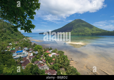 Volcan Gunung Api Îles Banda en Indonésie Banque D'Images