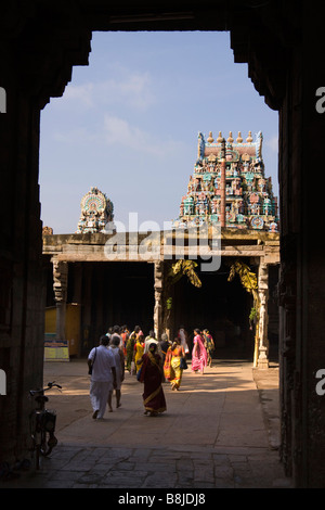 L'Inde Tamil Nadu Kumbakonam fidèles dans Sarangapani Temple Swami Banque D'Images