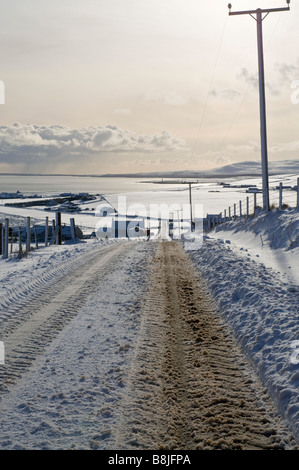 Quholm dh STROMNESS ORKNEY ZONE routes neige glacée vues Scapa Flow slush countrylane routes rurales météo Banque D'Images